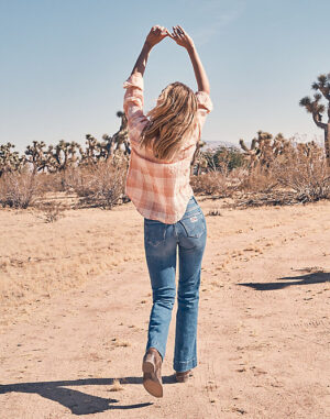 Wrangler women’s Flare Jeans (Solid Blue)